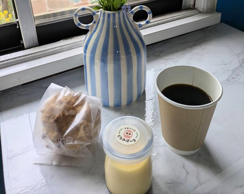 シュークリーム、プリン、ホットコーヒー