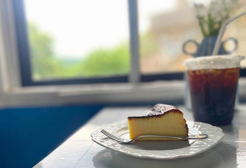 バスクチーズケーキとアイスコーヒー