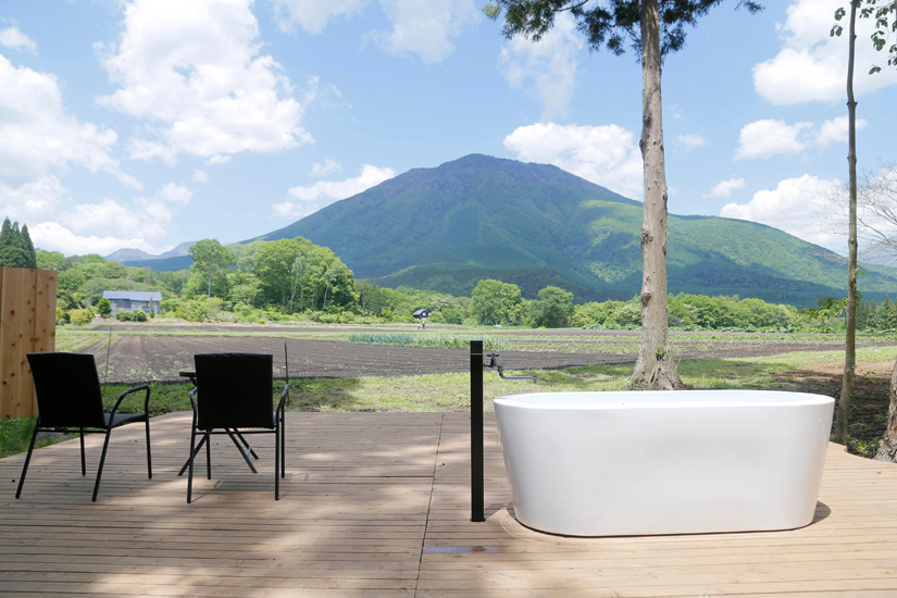 水風呂と外気浴スペース