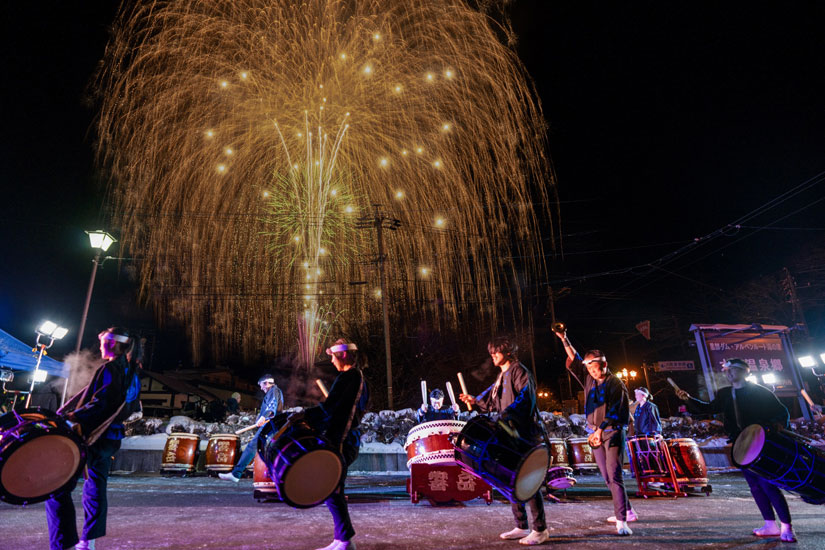 「大町温泉郷 夢花火と音の祭典」花火と太鼓演奏の競演