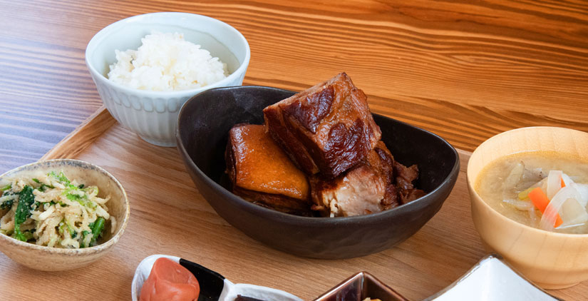 上田市「パンと定食のおみせ きょうとて」モーニングとランチの角煮定食