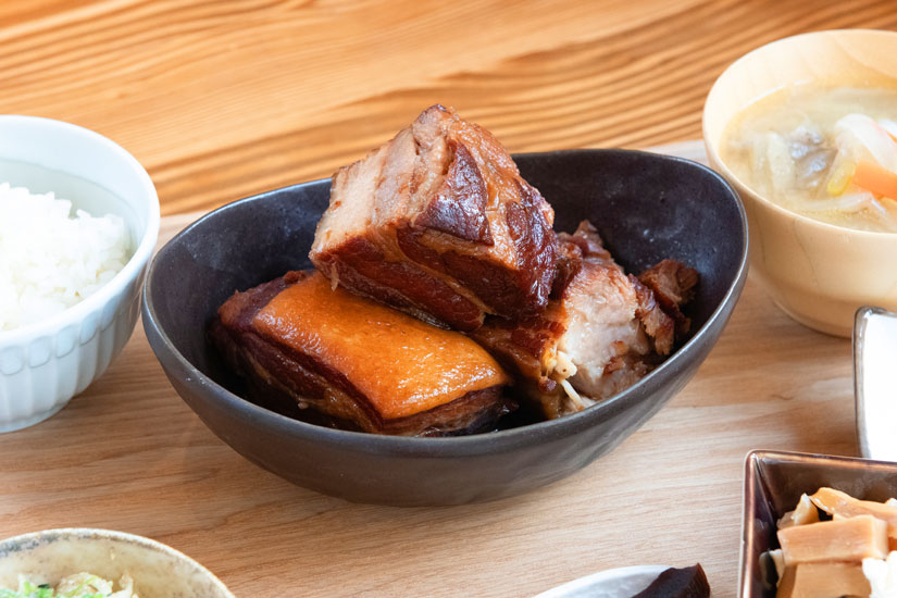 上田市「パンと定食のおみせ きょうとて」モーニングとランチの角煮定食