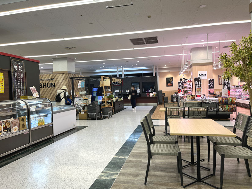 松本地域のアイシティ21のフードコート