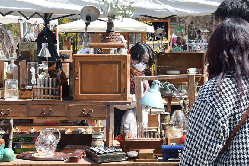 長野県松本市の人気蚤の市イベント「まつもと古市」