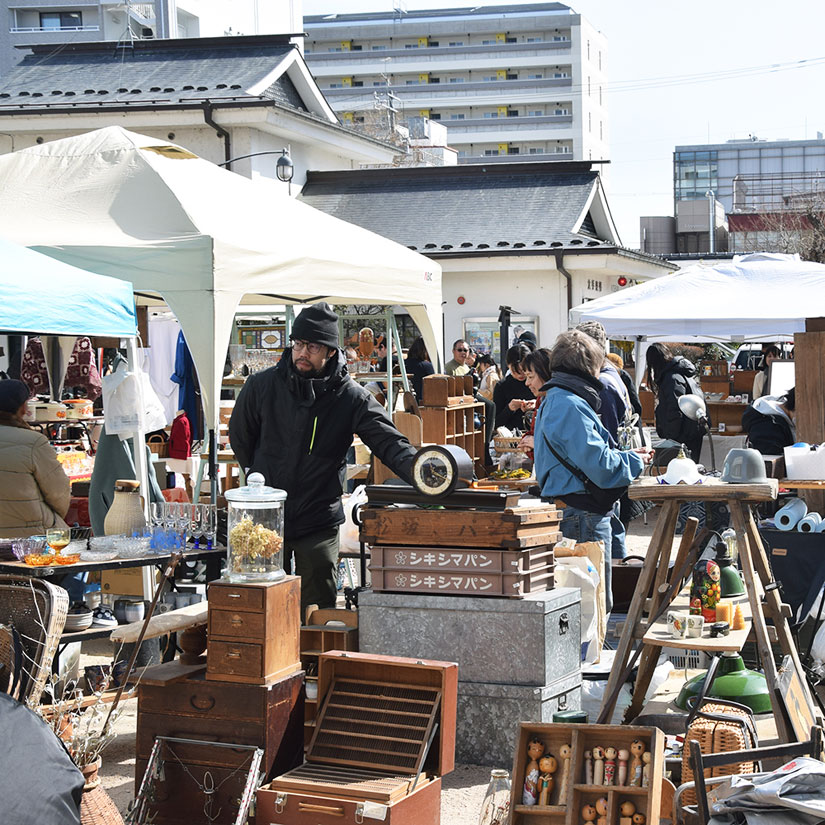 長野県松本市の人気蚤の市イベント「まつもと古市」