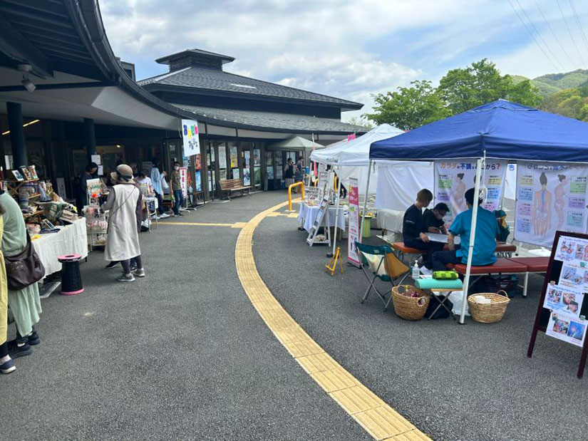 長野県の日帰り温泉でマルシェイベント