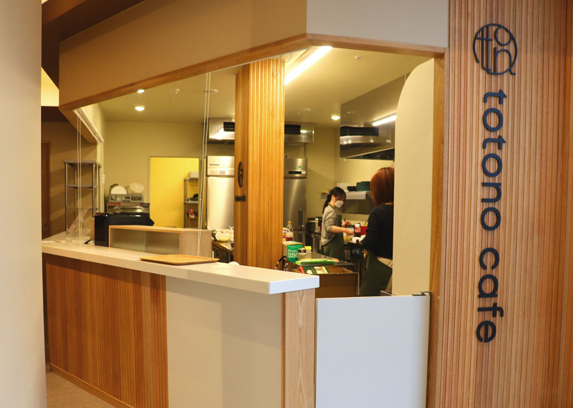 長野県茅野市の茅野駅ベルビア「8Peaks living（エイトピークス リビング）」内「totono cafe（トトノカフェ）」