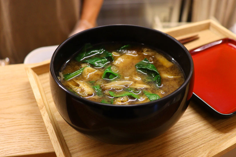 長野県茅野市の茅野駅ベルビア「8Peaks living（エイトピークス リビング）」内「漆楽キッチン  ponopono」おにぎり