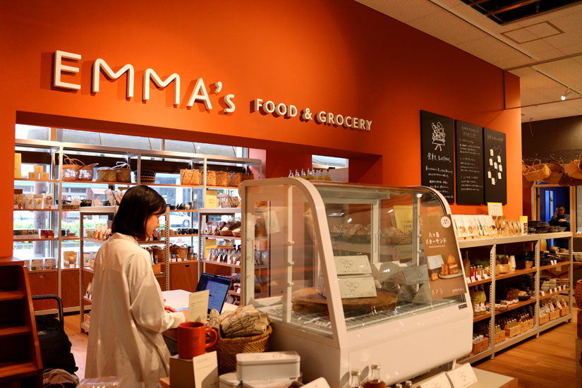 長野県茅野市の茅野駅ベルビア「8Peaks living（エイトピークス リビング）」内「エマズ フード＆グローサリー」