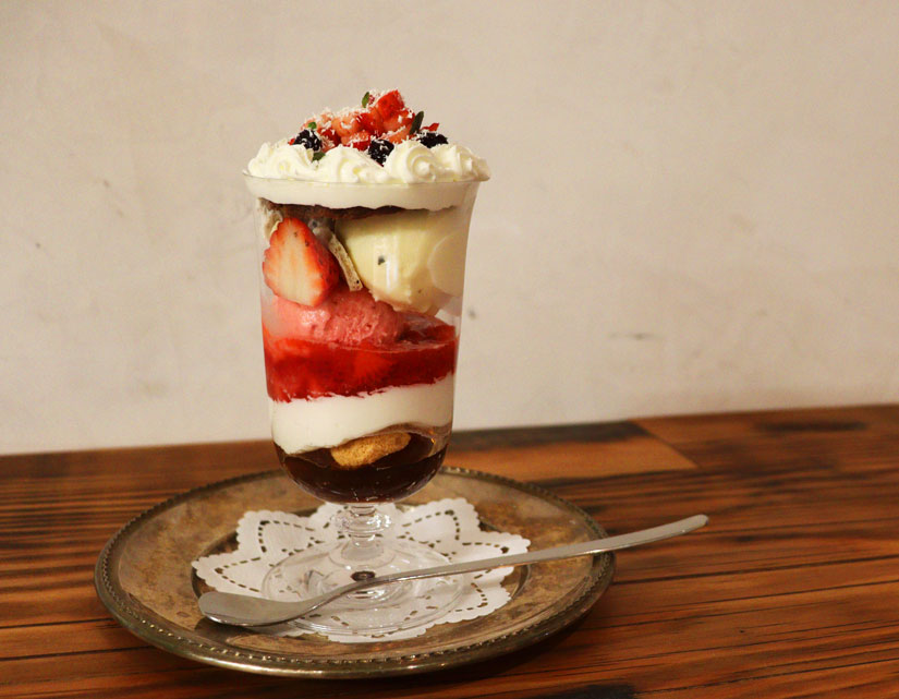 長野県茅野市スイーツカフェ「アルジー」のパフェ