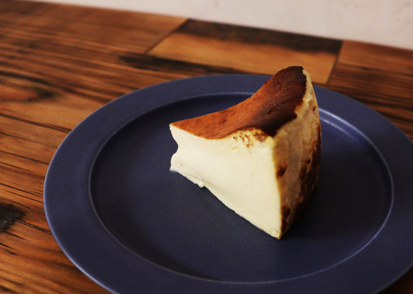 長野県茅野市スイーツカフェ「AlgAe（アルジー）」。バスクチーズケーキ
