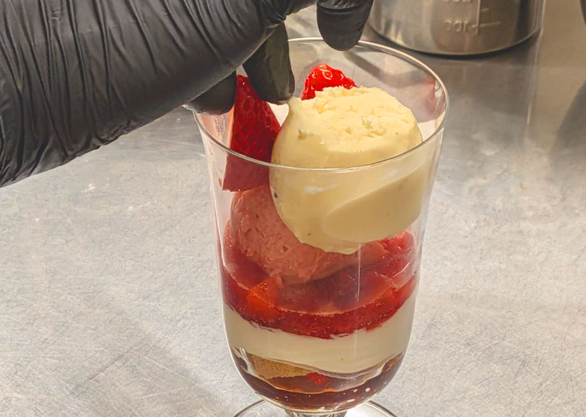 長野県茅野市スイーツカフェ「アルジー」のパフェ