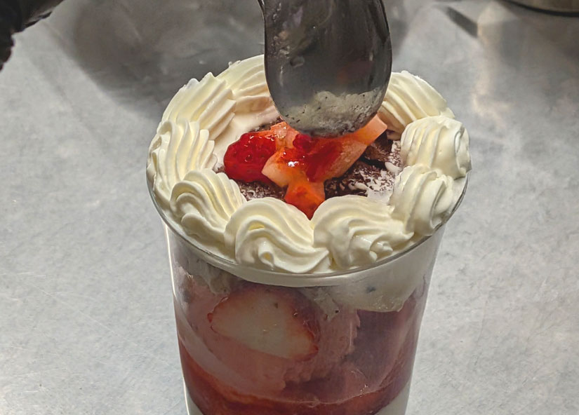 長野県茅野市スイーツカフェ「アルジー」のパフェ