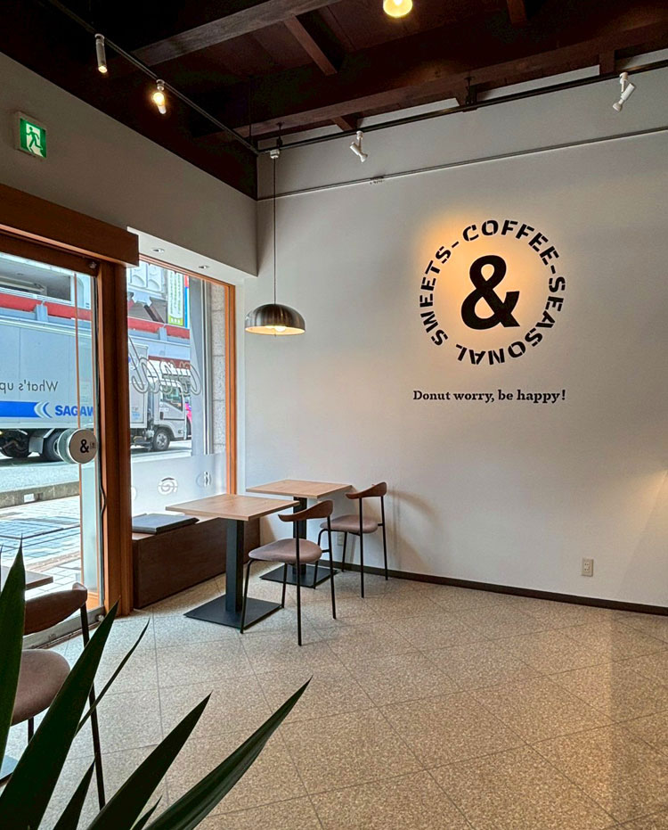 長野市カフェ「＆カフェ」、かき氷「＆門前氷菓店」の店内