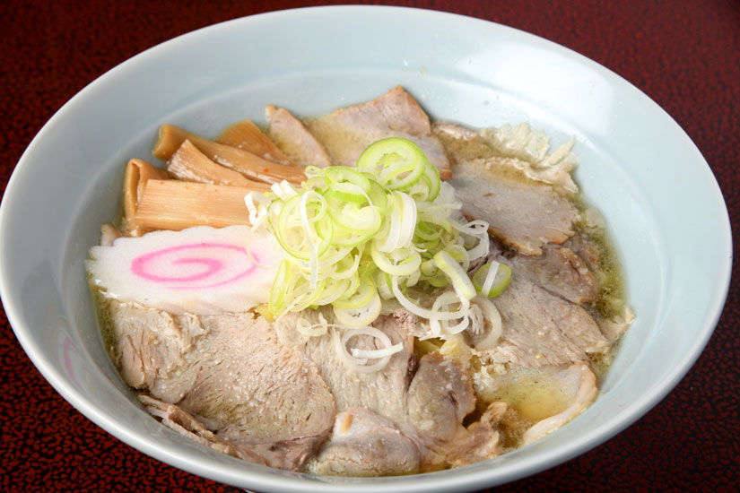 松本市の松本駅前で深夜まで営業のラーメン店と居酒屋-地酒とラーメン 役満のラーメン