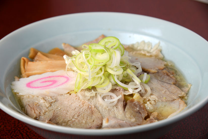 松本市の松本駅前で深夜まで営業のラーメン店と居酒屋-地酒とラーメン 役満のラーメン